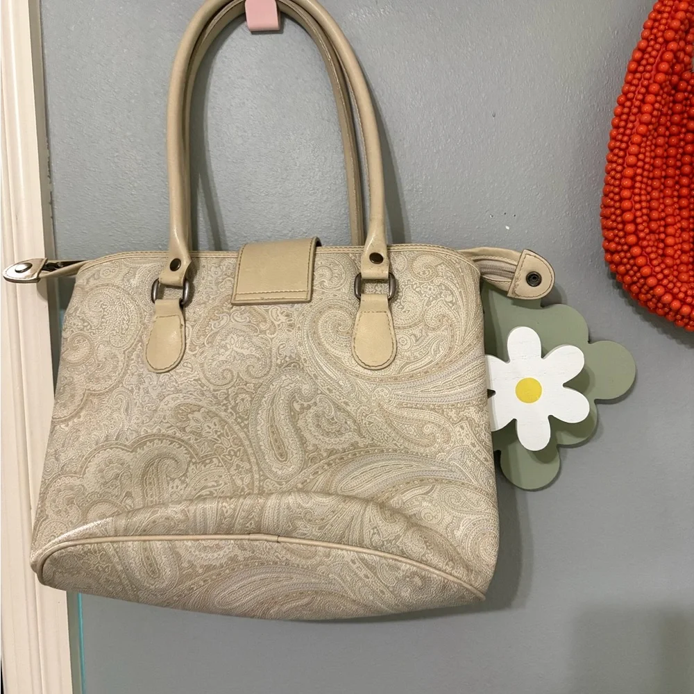Chic Cream Paisley Tote Bag - Picture 2 of 13